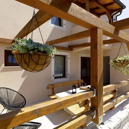 Almar In - Haus Fuer 4 Personen Holiday home Rakalj