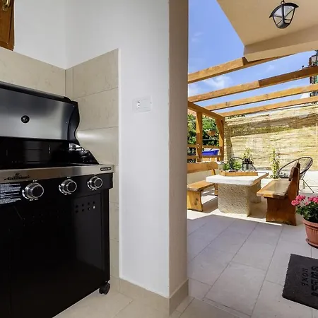 Almar In - Haus Fuer 4 Personen Holiday home Rakalj