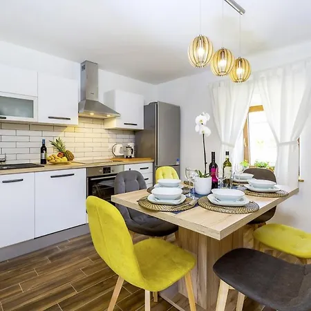 Almar In - Haus Fuer 4 Personen * Rakalj