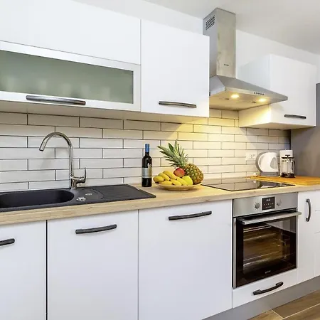 Almar In - Haus Fuer 4 Personen Holiday home Rakalj