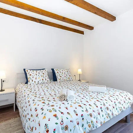 Almar In - Haus Fuer 4 Personen Rakalj