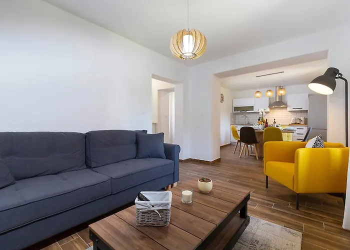 Almar In - Haus Für 4 Personen Semesterbostad