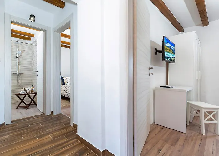 Almar In - Haus Für 4 Personen Semesterbostad Rakalj